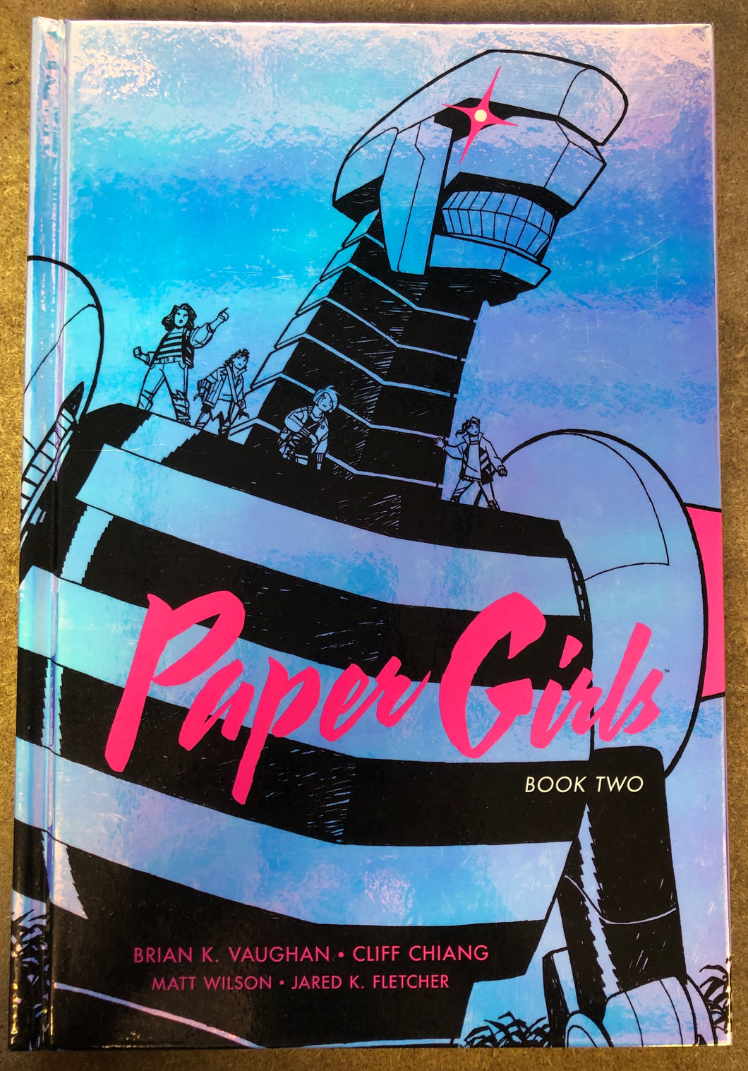 PAPER GIRLS VOL 02 DELUXE EDITION HC